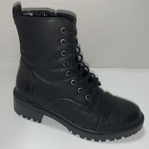 Universal Thread Boots